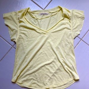 We thé free yellow shirt